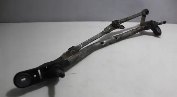 Renault Clio III Front wiper linkage 