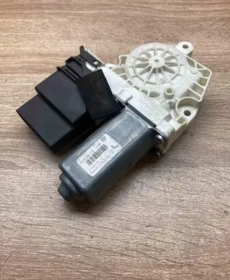 Volkswagen PASSAT B6 Rear door window regulator motor 3C9959704