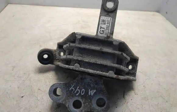 Opel Insignia A Engine mount bracket 22992957
