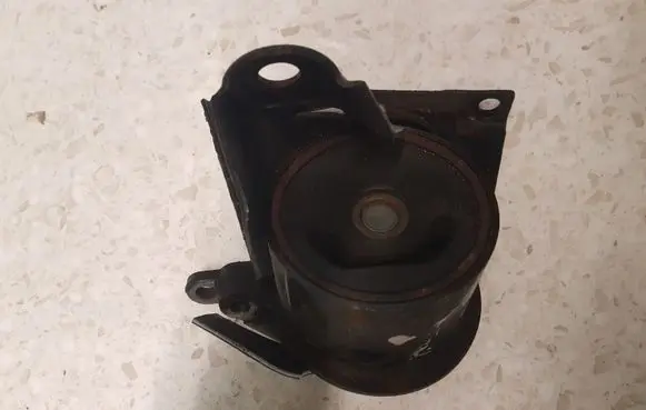 Nissan X-Trail T30 Engine mount bracket RN62490LB
