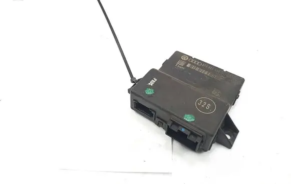 Audi A5 8T 8F Gateway control module 8T0907468F