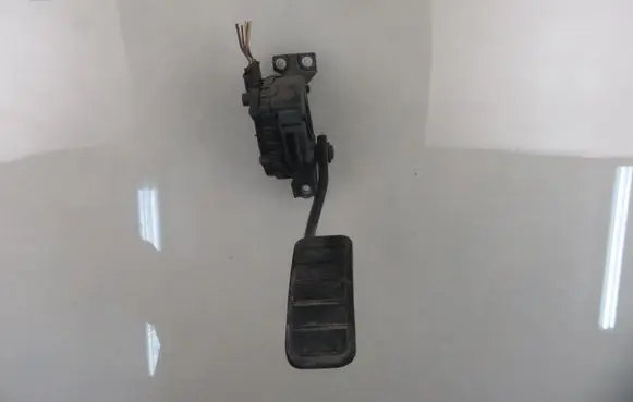 Opel Movano A Accelerator throttle pedal 6PV00811904 7700314525