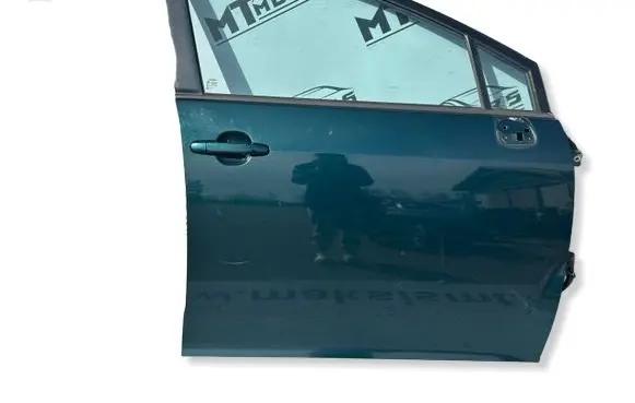 Toyota Corolla Verso AR10 Front door 