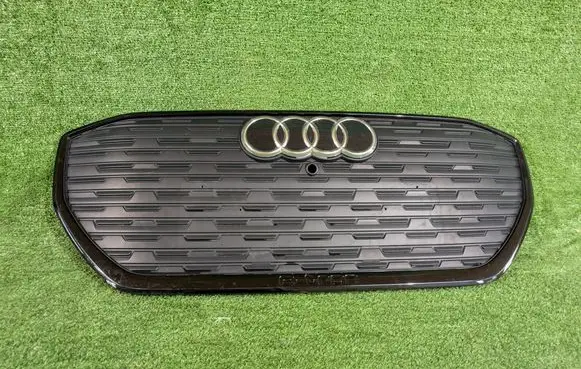 Audi Q4 e-tron Front grill 
