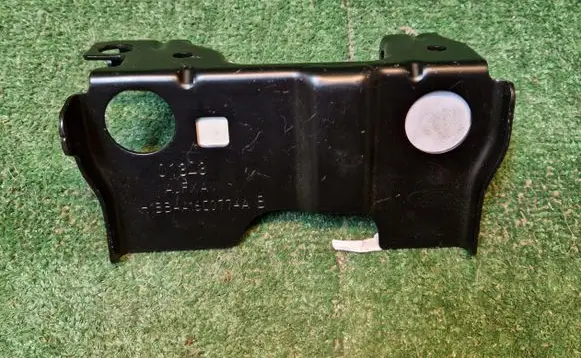 Ford Fiesta Fender mounting bracket 2119011