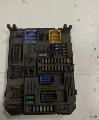 Peugeot Rifter Fuse module 9830707880