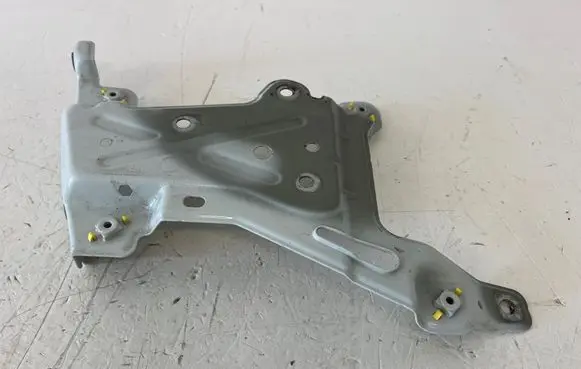 Porsche Cayenne (92A) Headlight/headlamp mounting bracket 7P5821259
