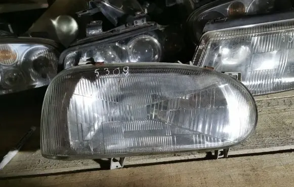 Volkswagen Golf III Headlight/headlamp 084411111R