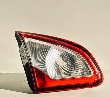Nissan Qashqai Tailgate rear/tail lights 89503189