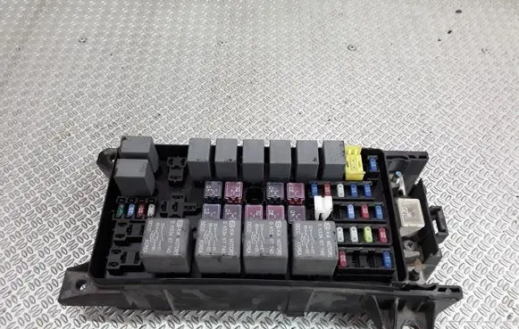 KIA Sorento Fuse module 911603E070