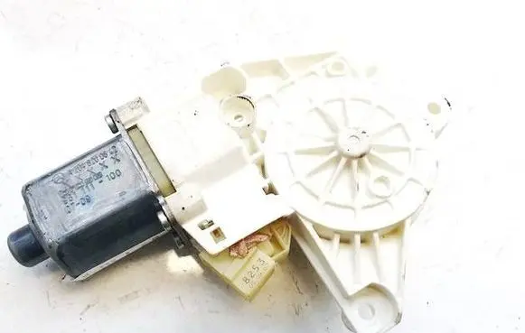 Mercedes-Benz E W212 Rear door window regulator motor 0130022504 a2048200642