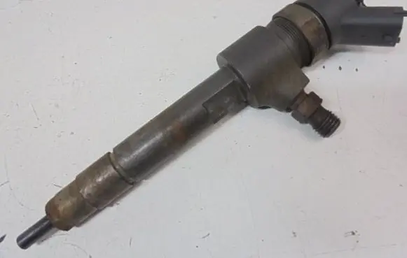 Opel Vectra C Fuel injector 0445110165