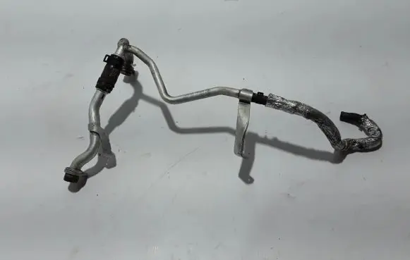 Volkswagen Touareg III Engine coolant pipe/hose 059121085Q