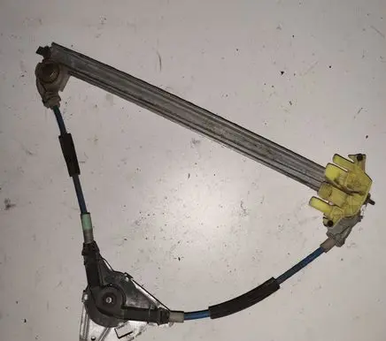 Rear door manual window regulator