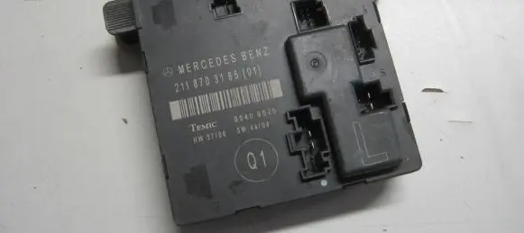Mercedes-Benz E W211 Door control unit/module 2118703185