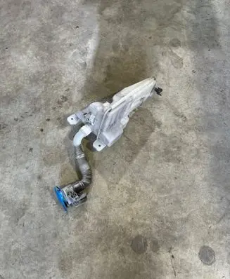 Skoda Octavia Mk3 (5E) Windshield washer fluid reservoir/tank 5Q0955448AE 12052015