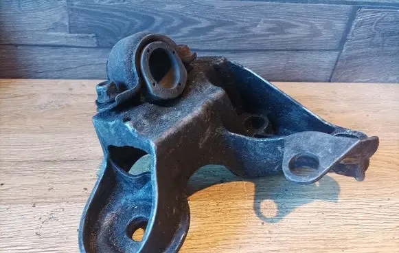 Audi A6 S6 C5 4B Engine mounting bracket