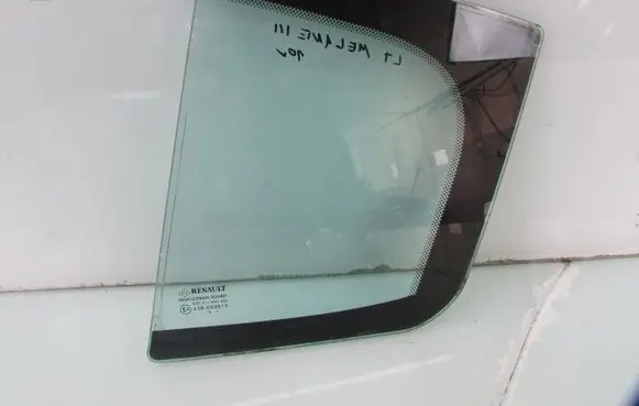 Renault Megane III Rear door window glass
