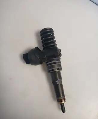 Volkswagen Golf V Fuel injector 038130073AG 0414720215