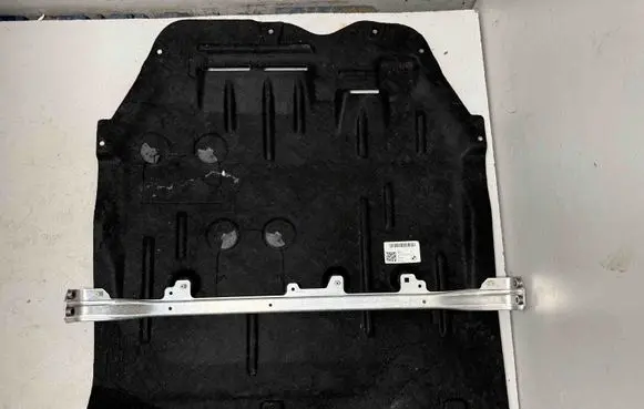 BMW X2 U10 Engine splash shield/under tray 8498395
