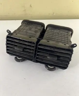 KIA Sportage Dash center air vent grill 80335148 8033514