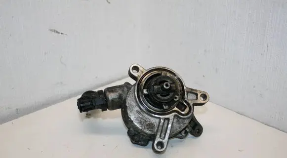 Volvo XC70 Vacuum pump 30677904
