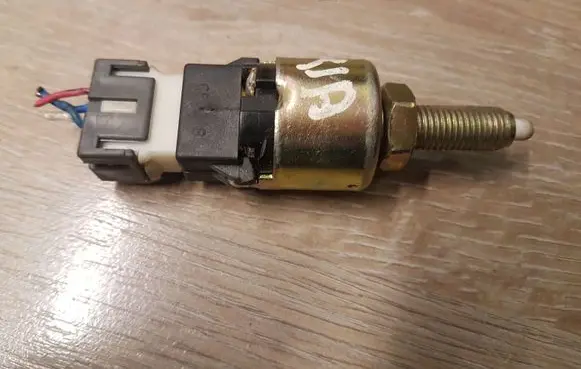 KIA Sorento Brake pedal sensor switch 050418