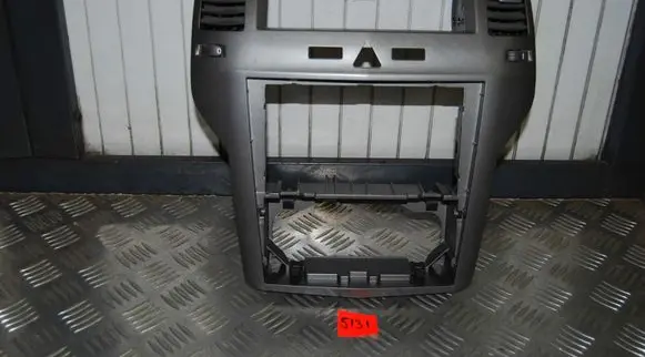 Opel Zafira B Radio/GPS head unit trim 13162556