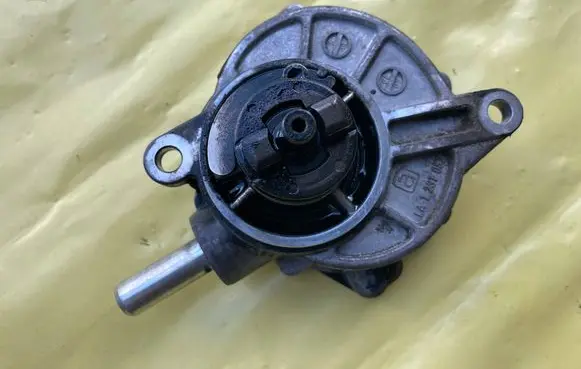 Mercedes-Benz C AMG W204 Vacuum pump RZHA8CAEYZ LA1231052