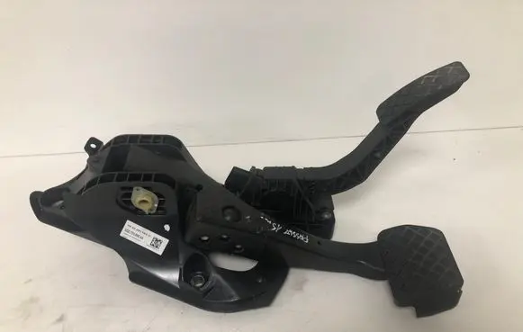 Volkswagen PASSAT B8 Accelerator throttle pedal 5Q2723058AA 5Q2723503D