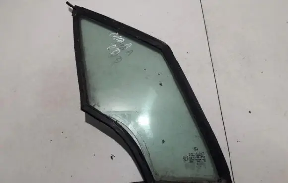 Mercedes-Benz A W168 Front door vent window glass four-door 