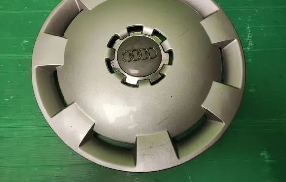 Audi A4 S4 B6 8E 8H R16 wheel hub/cap/trim 8P0601147A