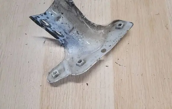 Skoda Fabia Mk2 (5J) Fender mounting bracket 5J0821141