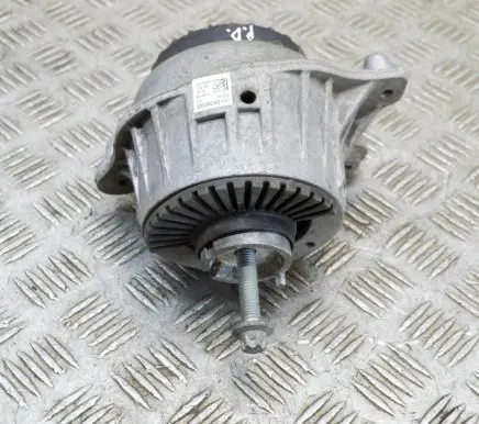 Mercedes-Benz C W205 Engine mount bracket A2052400300