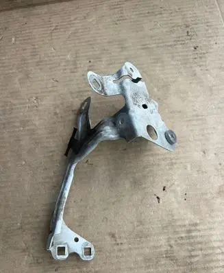 BMW 5 G30 G31 G38 Fender mounting bracket 7349618