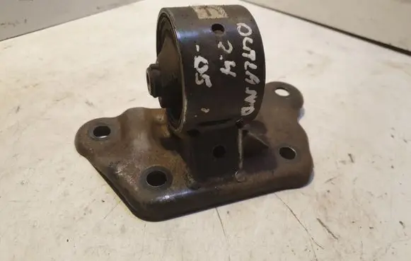 Mitsubishi Outlander Engine mount bracket