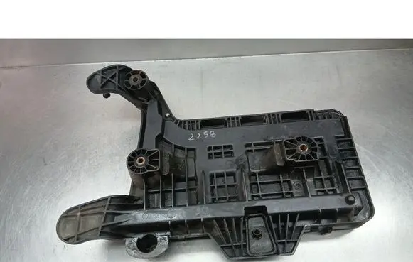 Audi A3 S3 8P Battery box tray 1K0915333B