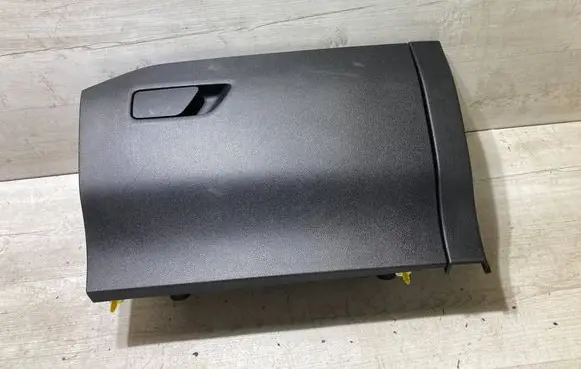 Glove box
