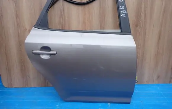 KIA Ceed Rear door