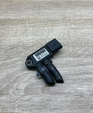 Volkswagen PASSAT B6 Exhaust gas pressure sensor 076906051B