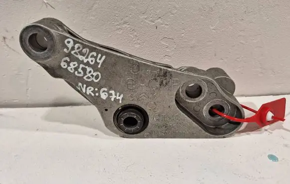 Peugeot 208 Engine mount bracket 9826468580