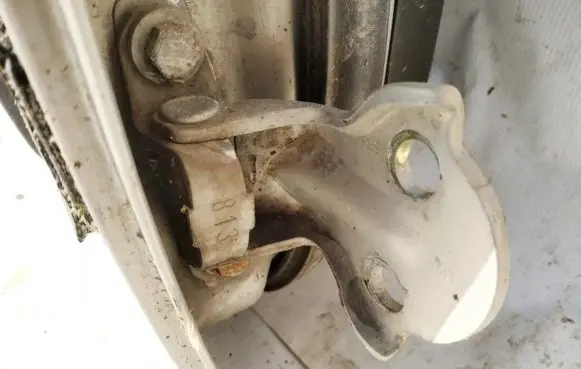 Volvo S40, V40 Rear door lower hinge