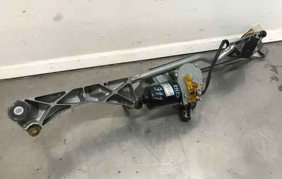 Mercedes-Benz CLK A209 C209 Front wiper linkage and motor A2038200442