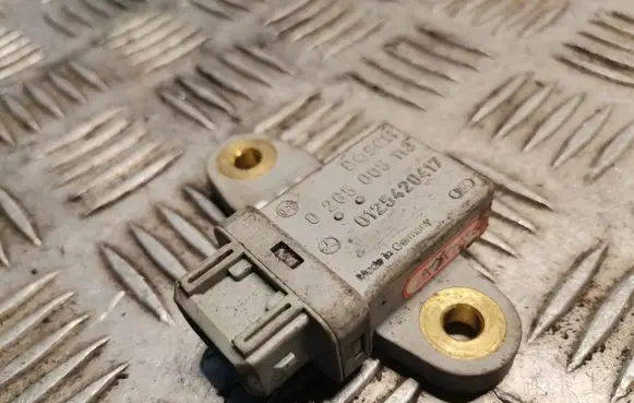 Mercedes-Benz A W168 ESP acceleration yaw rate sensor 0125420417
