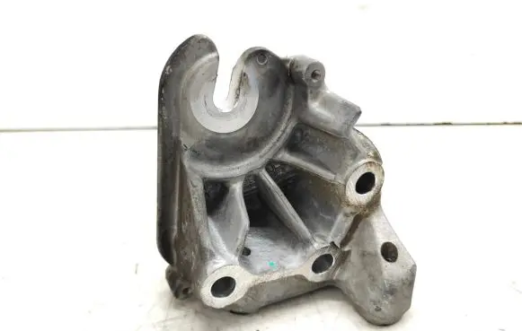 Engine mounting bracket