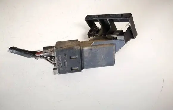 Volkswagen Touran I Glow plug pre-heat relay 03g907282a 0522120505