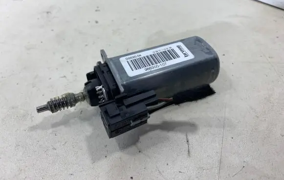 Mercedes-Benz GL X166 Seat adjustment motor 986300107 D352004
