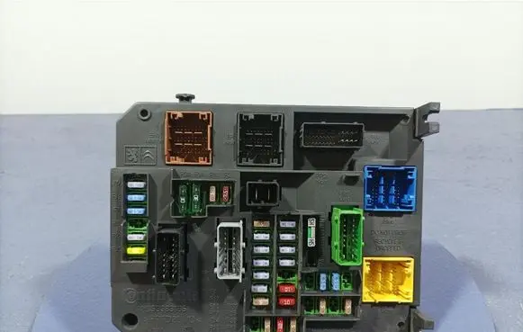 Peugeot 508 RXH Fuse box set 9665547580
