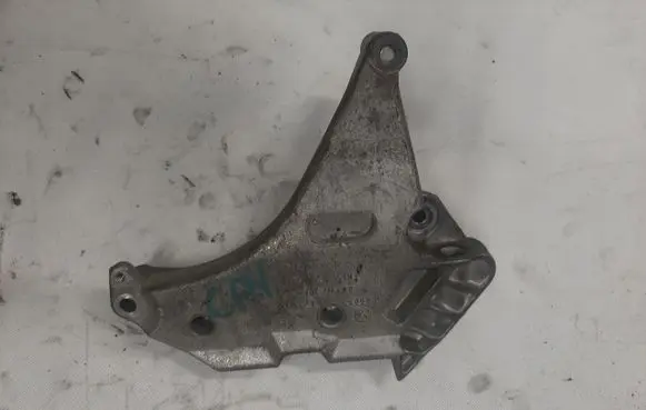 Engine mount bracket