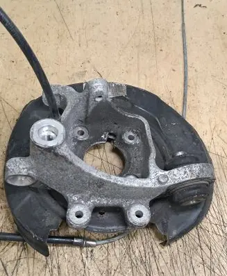 BMW 5 E39 Front wheel hub spindle knuckle 31216760954 6760954